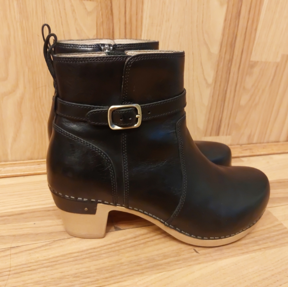 Dansko Anya black clog boots /booties Euro Size 40